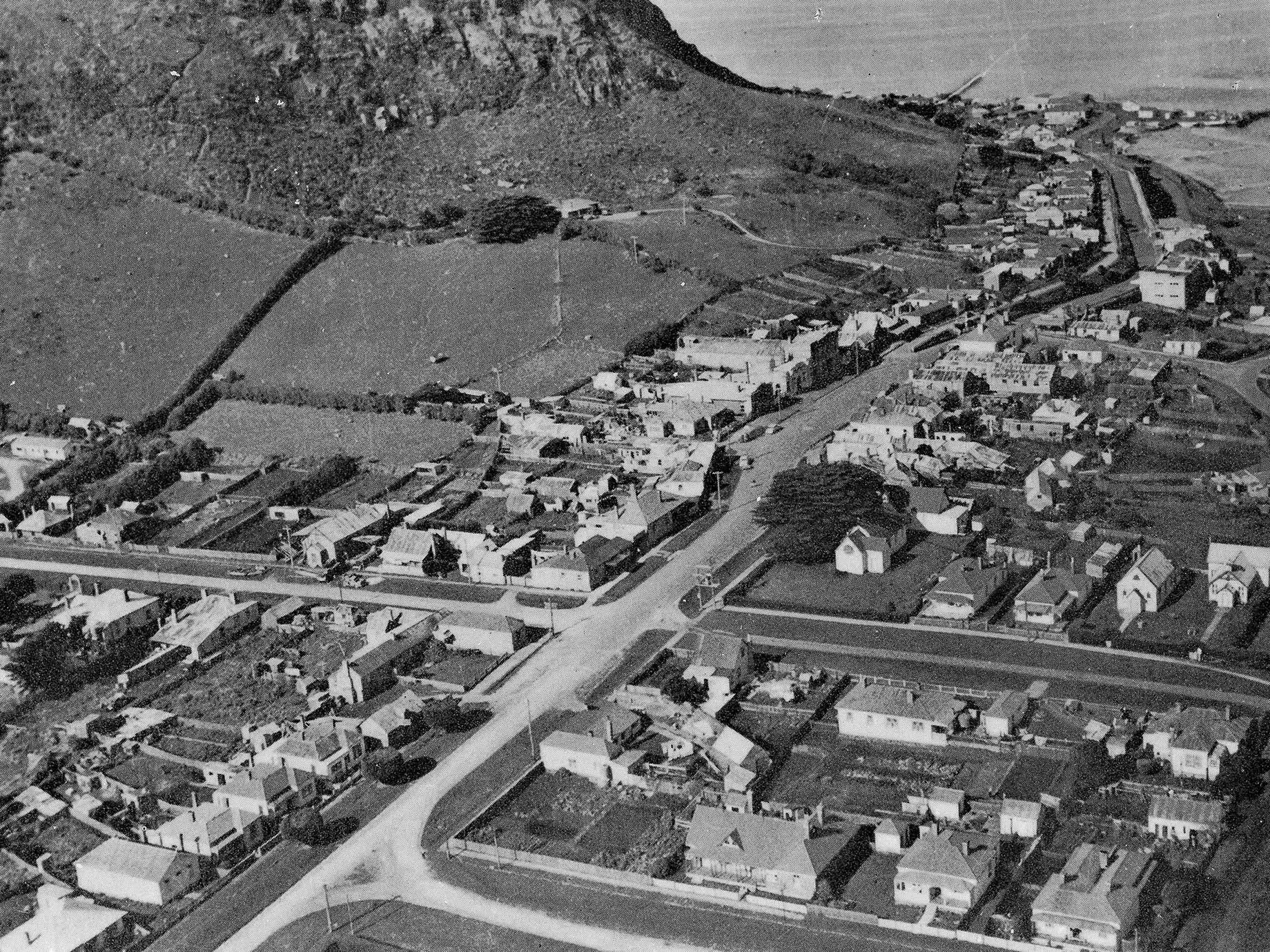 Vue aérienne du village de Stanley autour de The Nut, vers 1940
