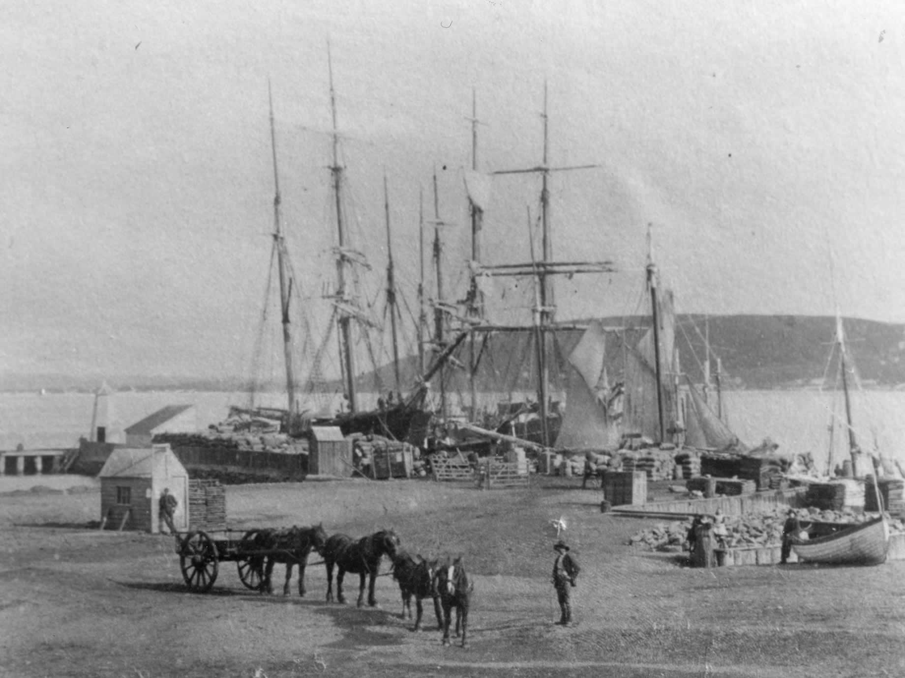 Pionierschiffe an der kleinen Anlegestelle im Jahr 1890